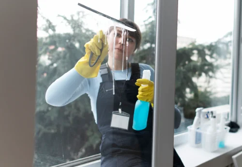 Nettoyage de vitres intérieures et extérieures à Saint-Victurnien